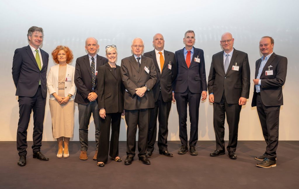 S.D Prinz Phillip von und zu Liechtenstein zusammen mit den Experten der 18. Gottfried von Haberler Konferent an der Universität Liechtenstein in Vaduz