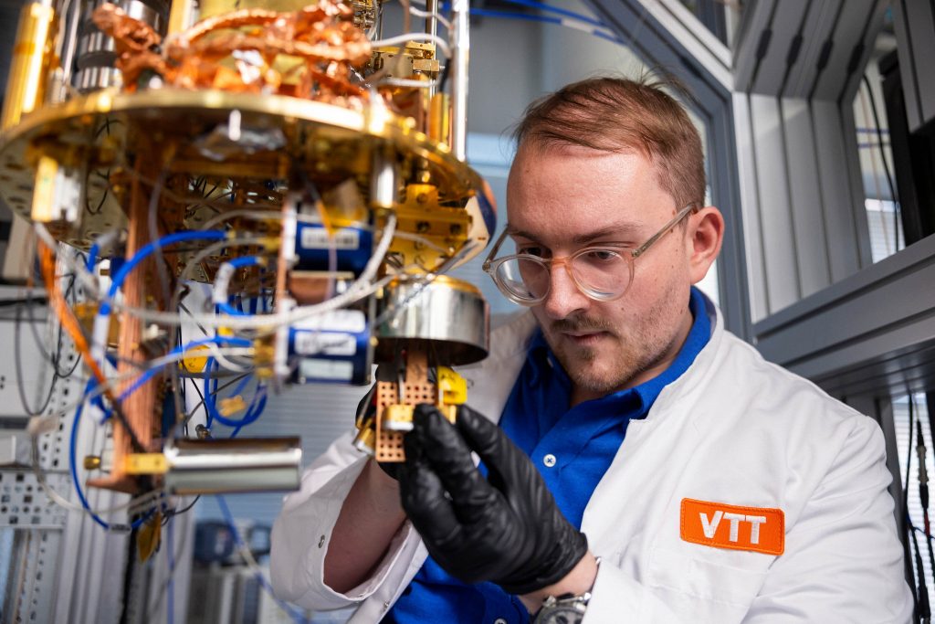 Finnischer VTT Forscher bei der Arbeit