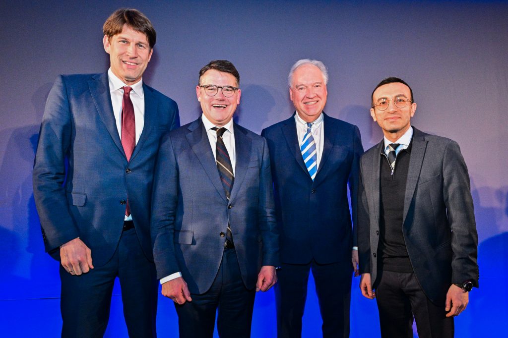 (v.l.) Dr. Clemens Christmann (Hauptgeschäftsführer der IHK Frankfurt am Main), Boris Rhein (Ministerpräsident des Landes Hessen), Ulrich Caspar (Präsident der IHK Frankfurt am Main), Mike Josef (Oberbürgermeister der Stadt Frankfurt am Main)