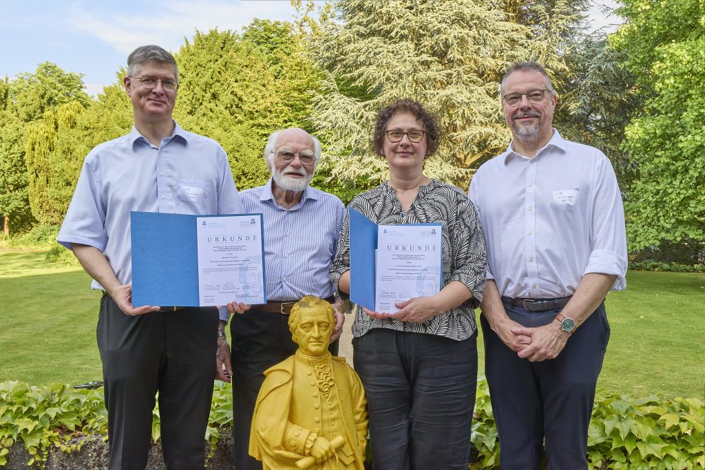 Auf dem Gästehauscampus der Goethe Universität in Frankfurt am Main: Die Preisträger des ersten Goethe Science Diplomacy Awards und die Kuratoren.