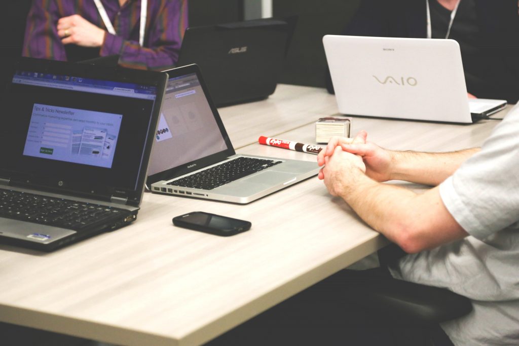Startup-Team bei der Arbeit