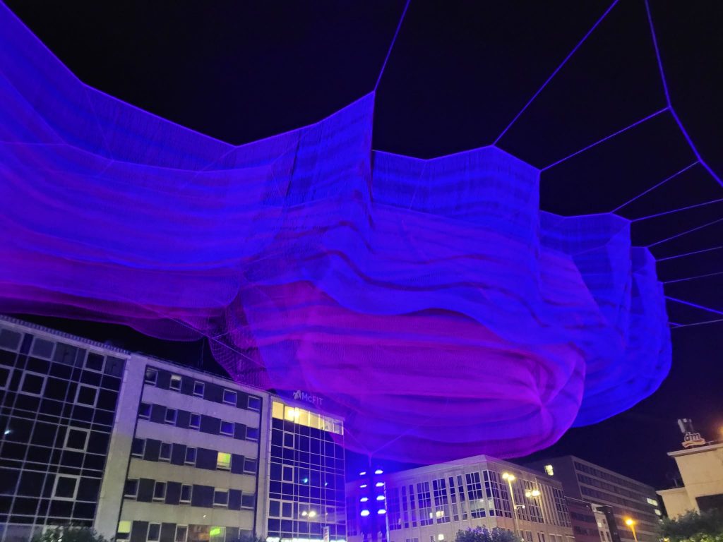 "A Sky Full of Hope" auf der Konstabler Wache in Frankfurt am Main.